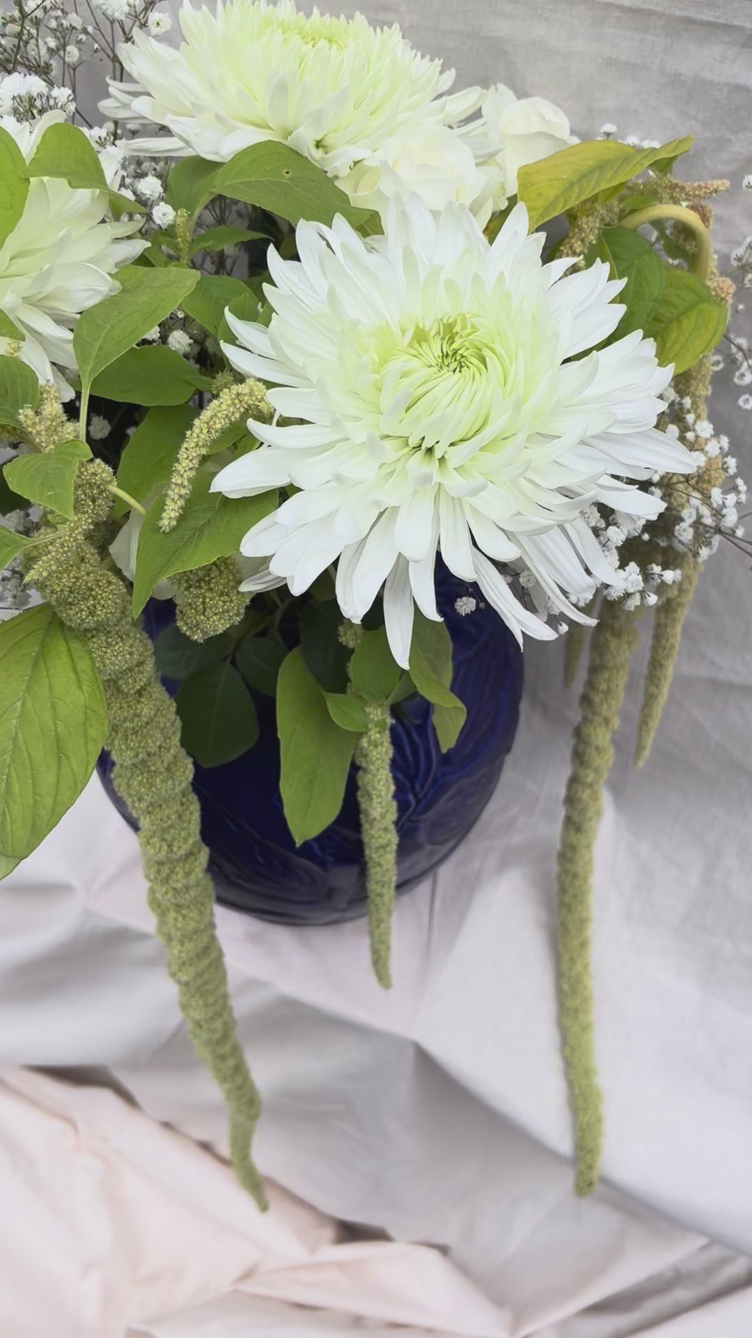 Extra floral happiness – large flower subscription